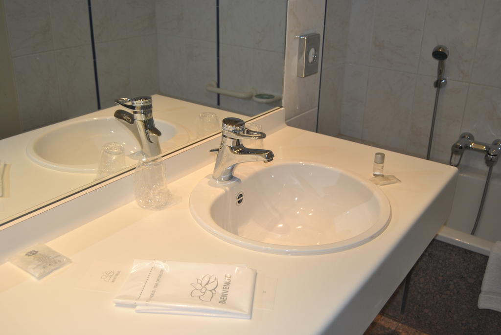 Greenpark Hotel Sint-Pieters-Leeuw Quarto foto